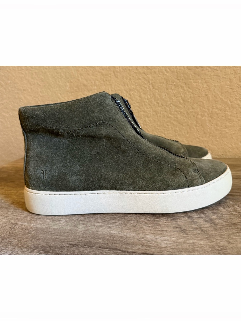 Frye Lena Zip High-Top Sneaker in green suede Womens Size 9